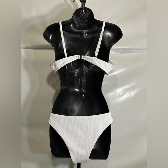 Women’s 2 Piece Bikini Swimsuit Size Large - Picture 2 of 2